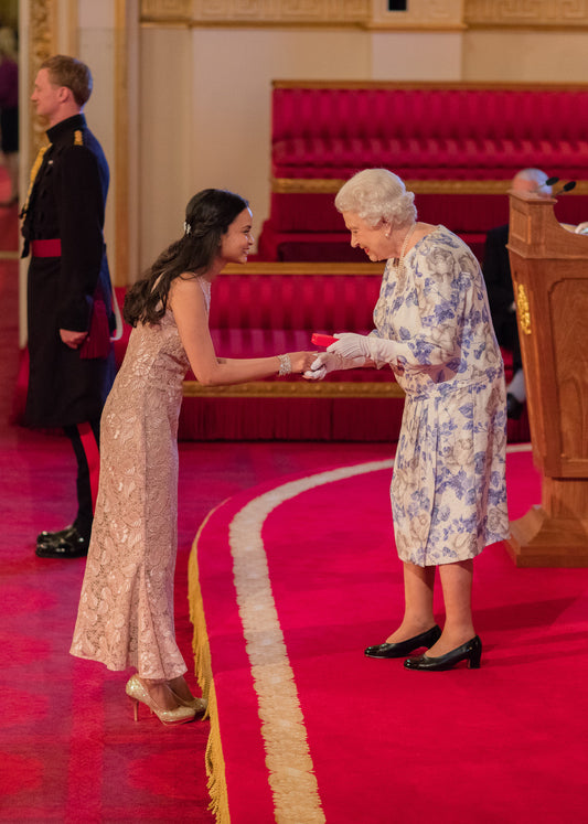 Gunjan Mhapankar, winner of the Queens Young Leader Award 2016 from Canada meeting Queen Elizabeth in arti gogna